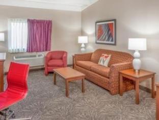 Ramada By Wyndham Hammond Hotel & Conference Center Room photo