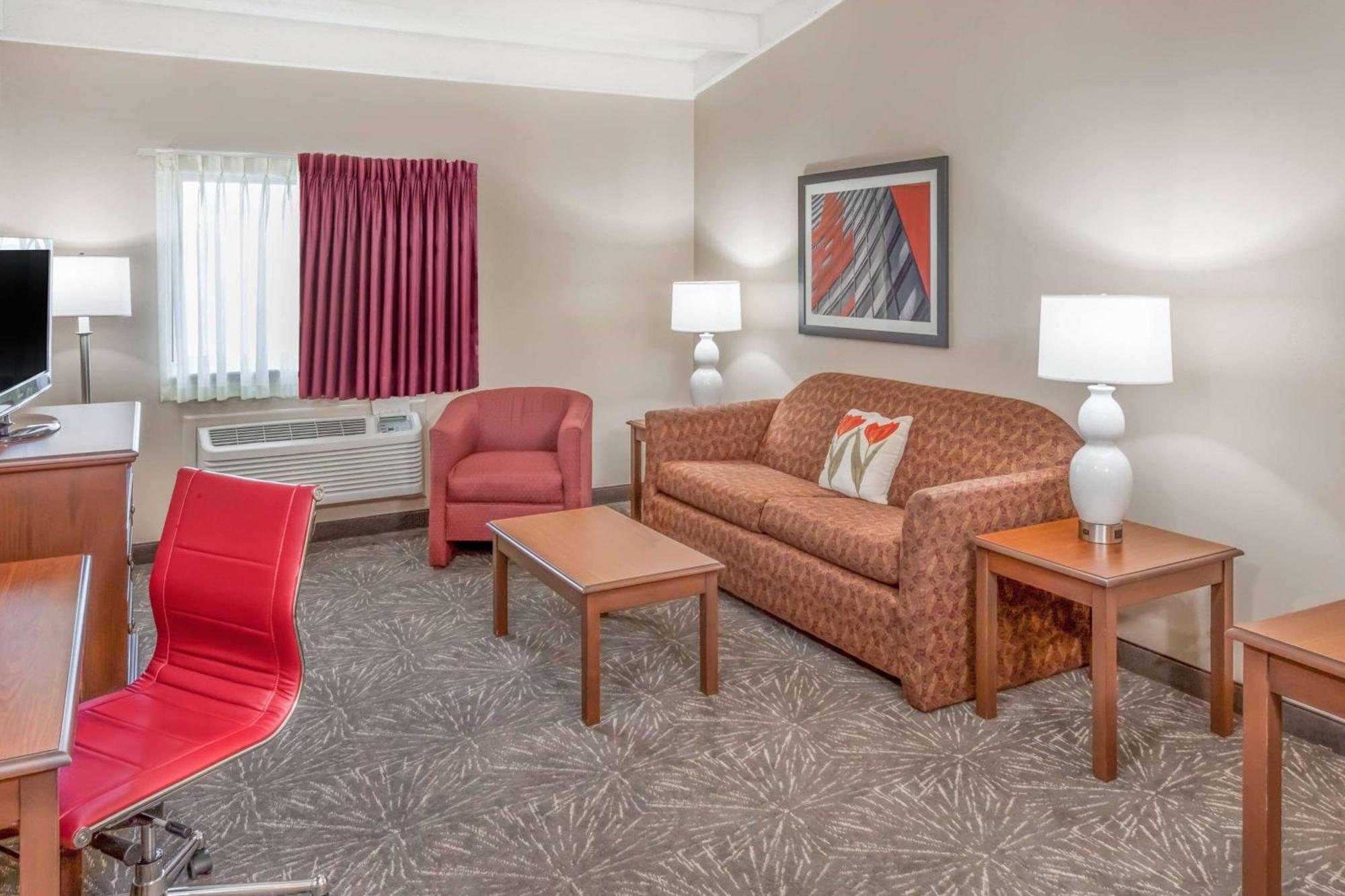 Ramada By Wyndham Hammond Hotel & Conference Center Exterior photo